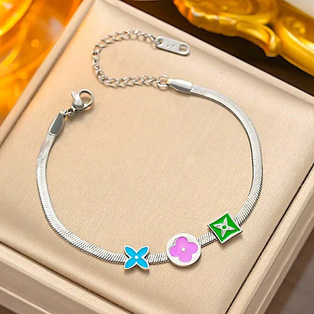 Silver Luxury Charm Bracelet Herringbone Pendant Four Leaf Clover